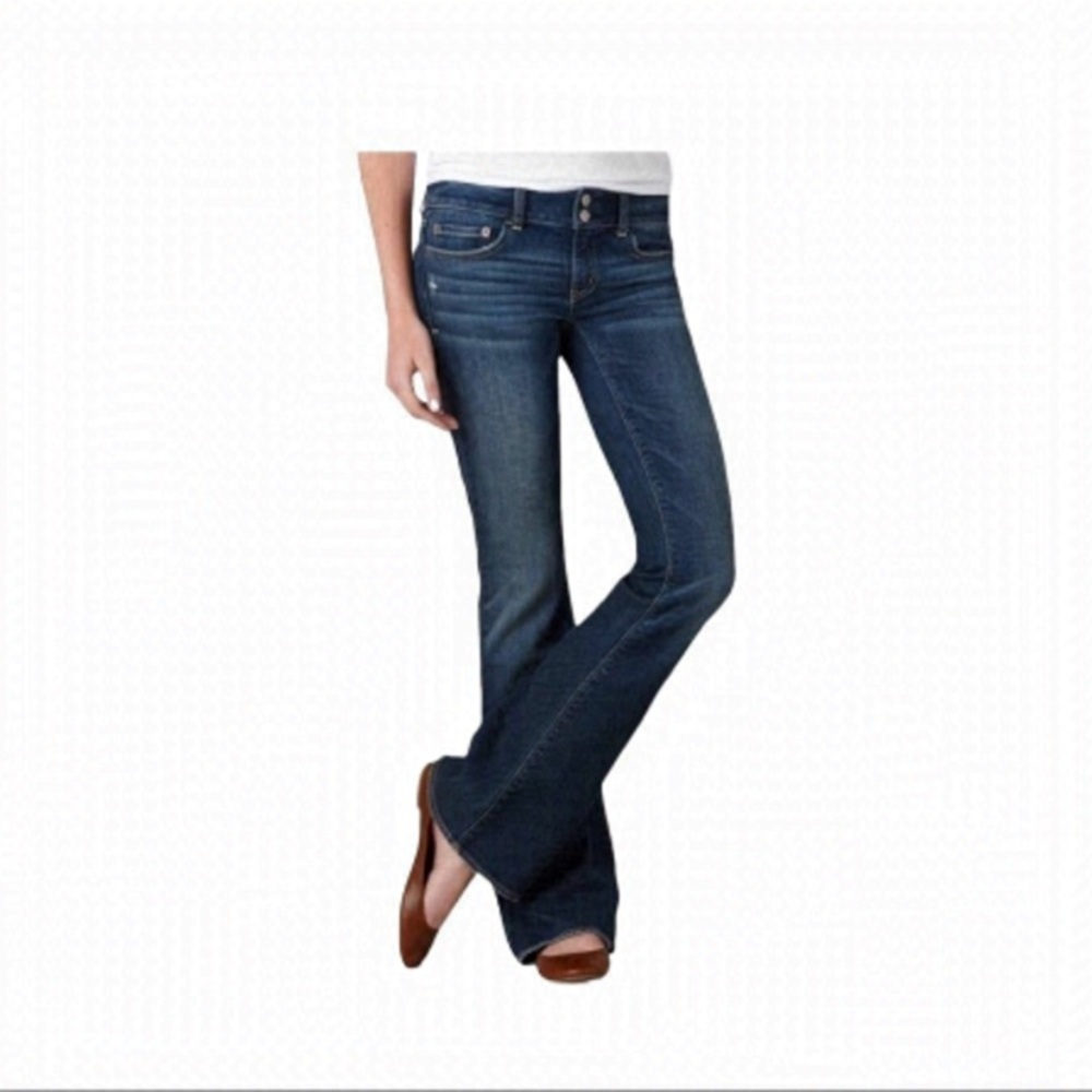 AEO Regular Wash Low Rise Stretchy Flare Artist Bootcut Denim Jeans Size 2